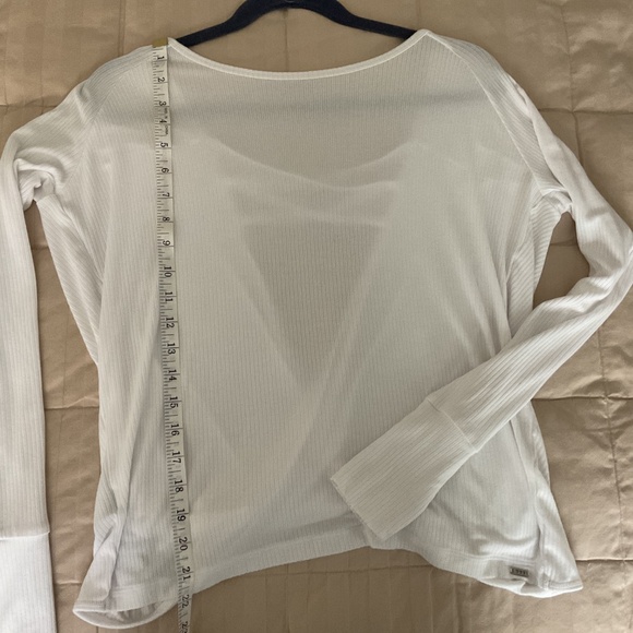 Lorna Jane White Long Sleeve Open Back top - Picture 3 of 5